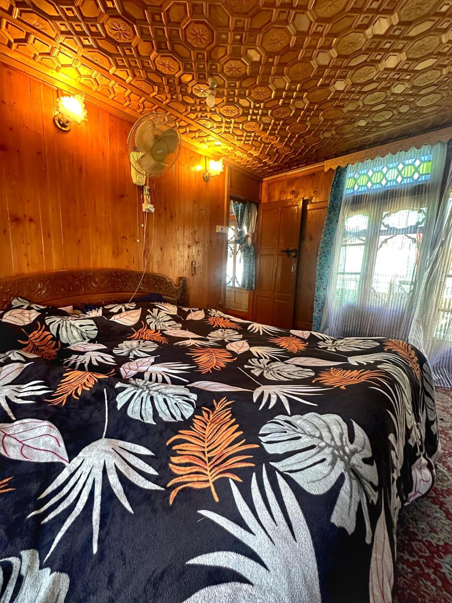 Hotel Lala Rukh Group Of Houseboats Srīnagar Zewnętrze zdjęcie