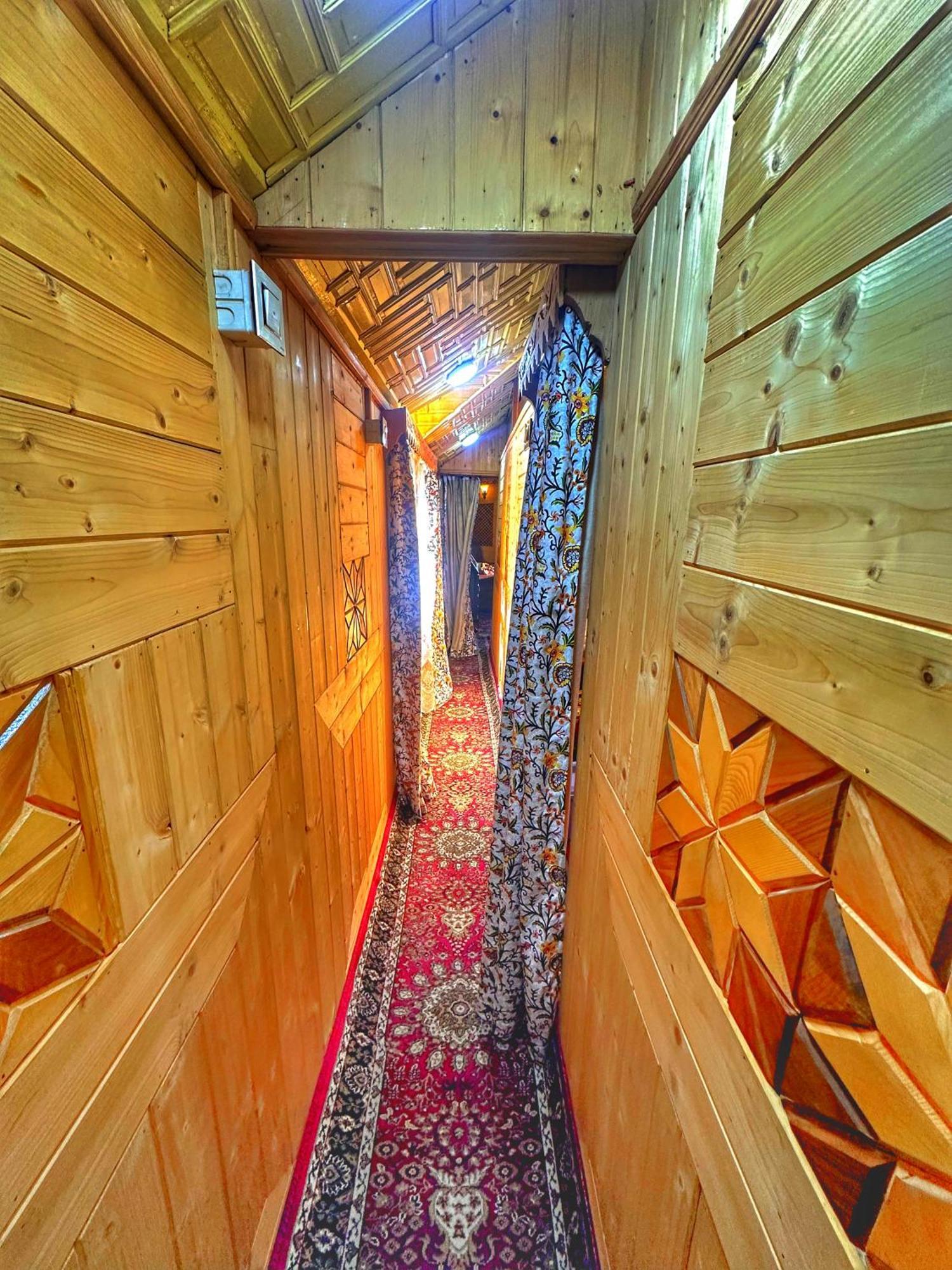 Hotel Lala Rukh Group Of Houseboats Srīnagar Zewnętrze zdjęcie